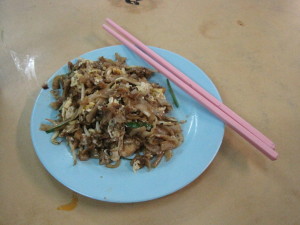 A fried noodle dish with egg 
