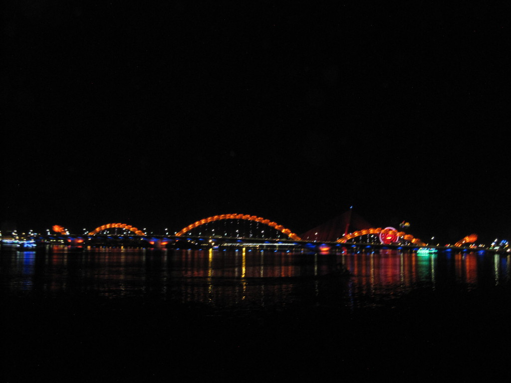 Dragon Bridge at night